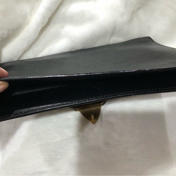 COPY - Louis Vuitton Epi Envelope Bag with working key - Picture 4 of 14